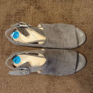 Nine West peep toe shoes